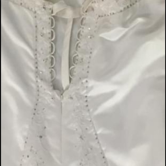 Wedding gown - Picture 3 of 4